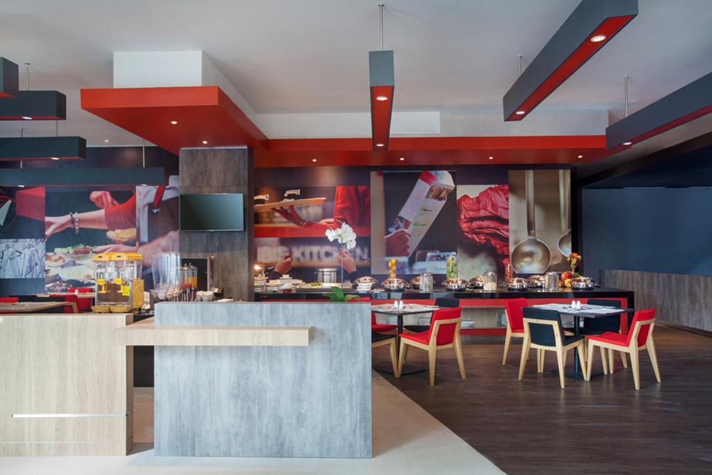 Ibis Makassar City Center Екстериор снимка