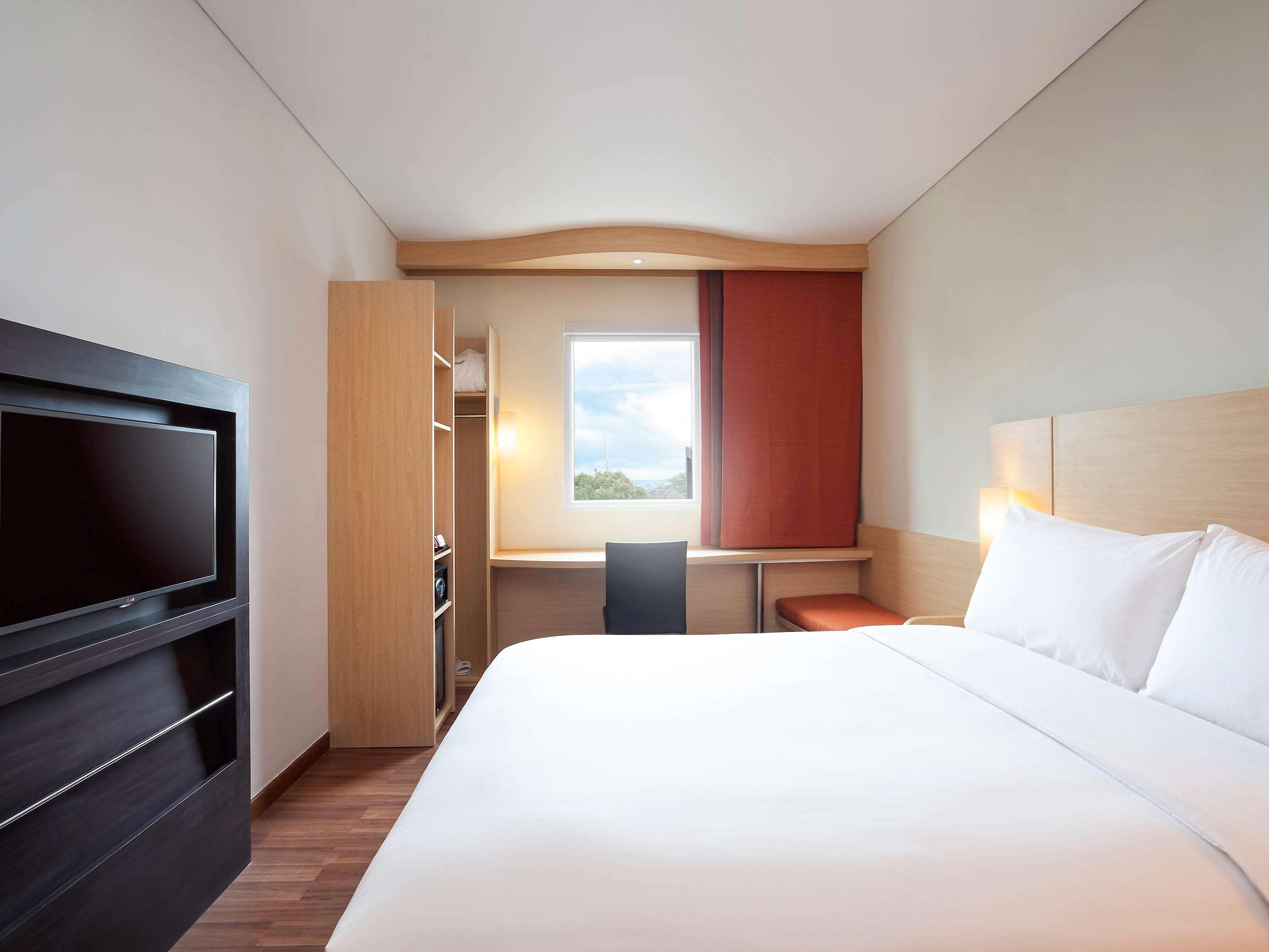 Ibis Makassar City Center Екстериор снимка