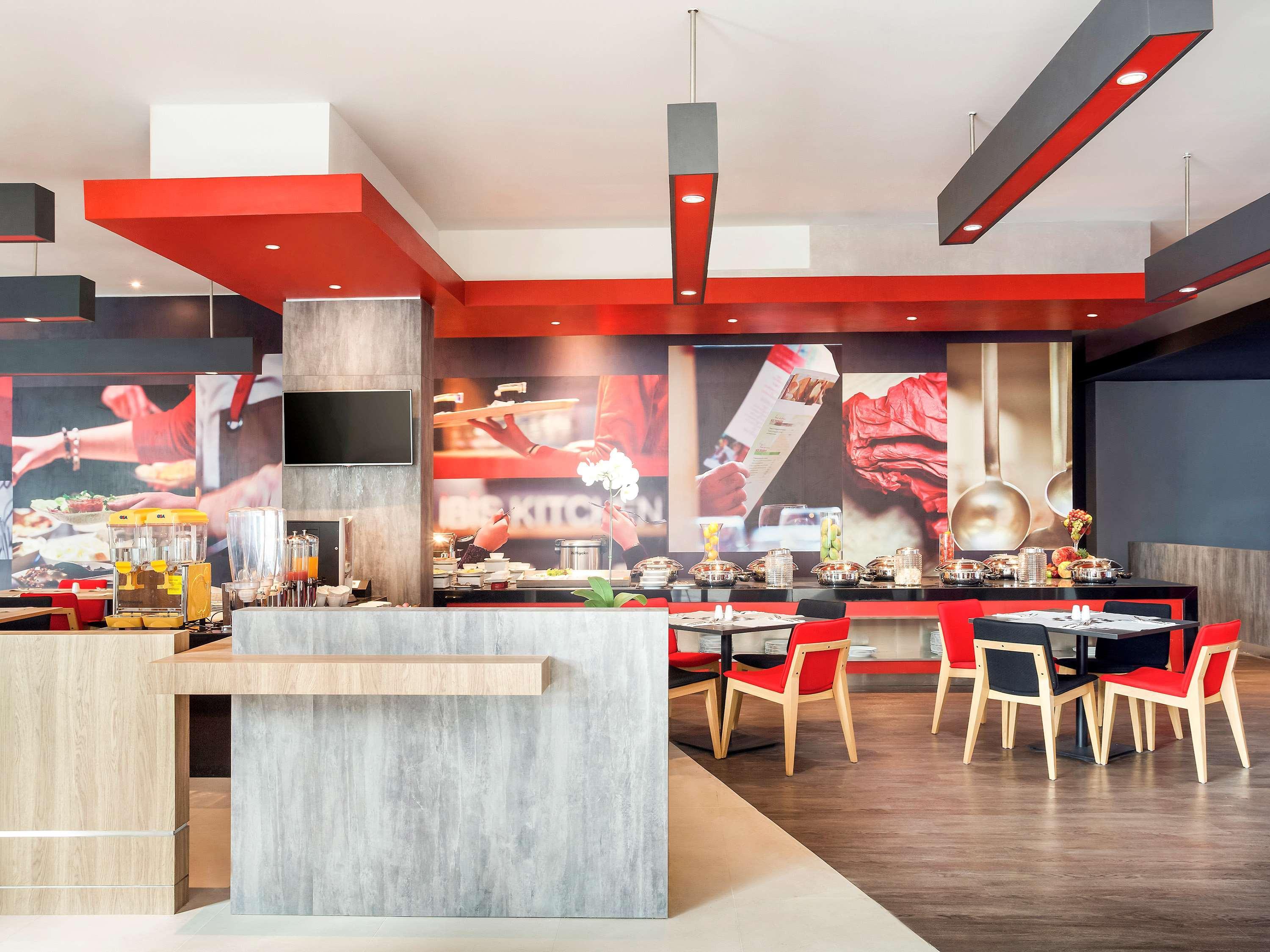 Ibis Makassar City Center Екстериор снимка