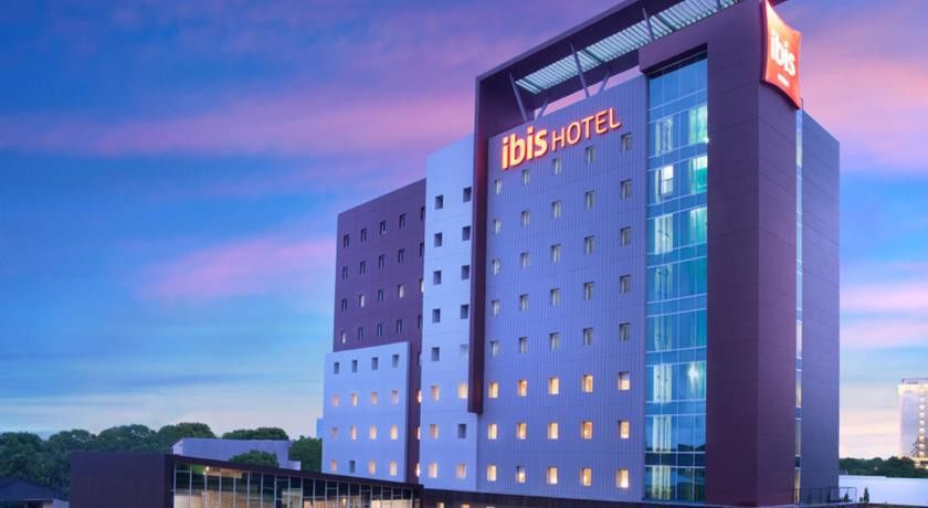 Ibis Makassar City Center Екстериор снимка